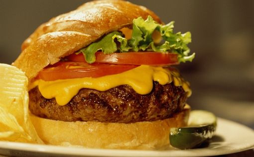Израильтянин судится с Burger King из-за... сыра
