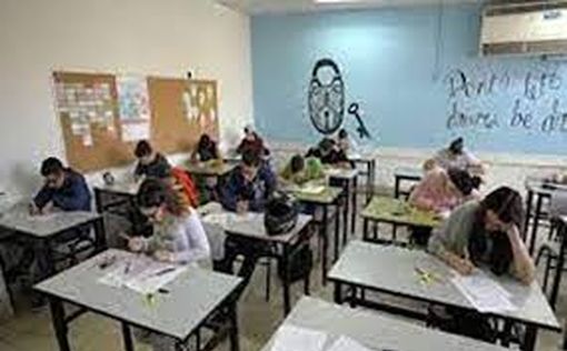 Сегодня возобновятся переговоры между учителями и минфином