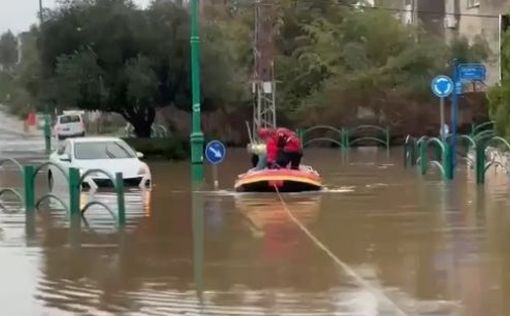 Пожарные спасли женщину из автомобиля, попавшего в зону затопления