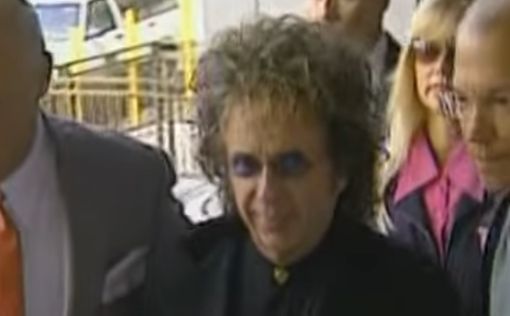 Умер осужденный за убийство продюсер The Beatles