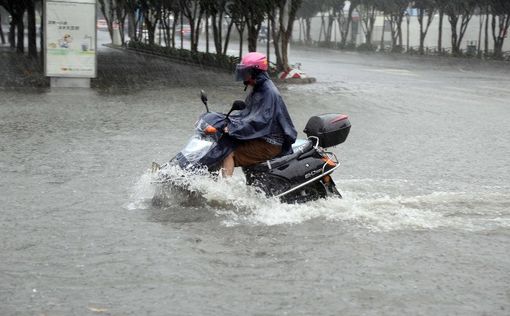 Мощный тайфун Матмо в Китае: погибло 13 человек