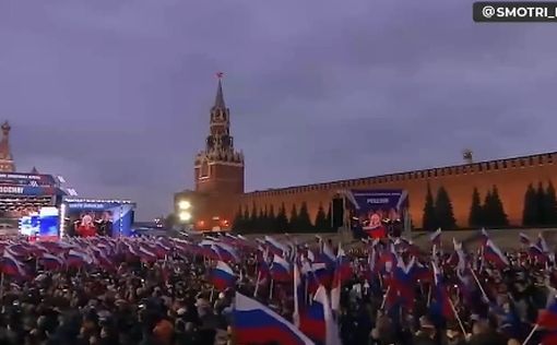 Тысячи обитателей РФ "празднуют" окружение Лимана на Красной площади