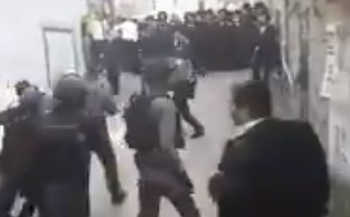 Харедим закидали камнями раввина Стены Плача