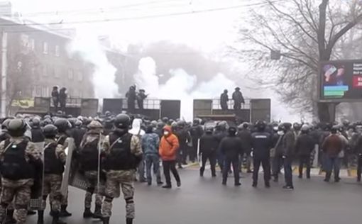 В Казахстане люди снова вышли на митинг