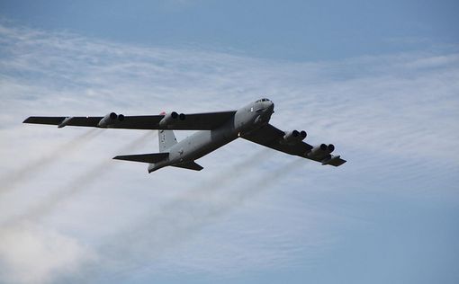 B-52 ВВС США провел имитацию сброса оружия возле России