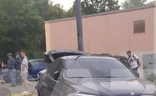 Против войны: Женщина сожгла BMW X6 замначальника Генштаба РФ