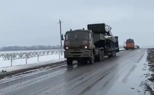 Граница "затоплена" российскими  военными колоннами