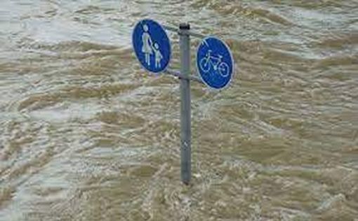 Потоп в промзоне в Холоне: люди оказались в ловушке