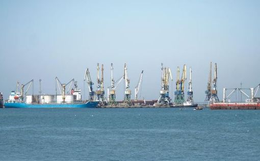 В портах Украины заблокированы минимум 100 торговых иностранных судов