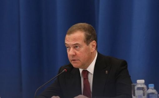 Медведев пригрозил ударом по Киеву после атак дронов на РФ