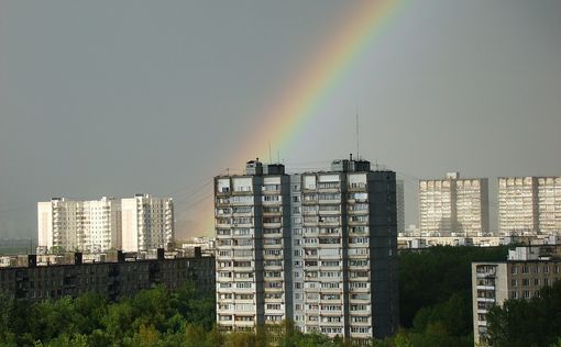 В Москве из окна выпали две школьницы: подробности