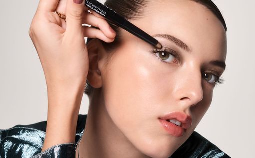 Новая коллекция теней в стике от Bobbi Brown: стойкость и многомерное мерцание