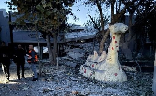 На школу в Рамат-Эфаль упала боеголовка баллистической ракеты | Фото: мэрия Рамат-Гана