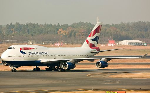 На больного раком пассажира British Airways надели наручники