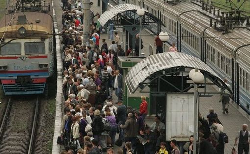 В Киевской области приостановили сообщение со столицей