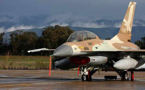 F-16 сбит осколками ракеты