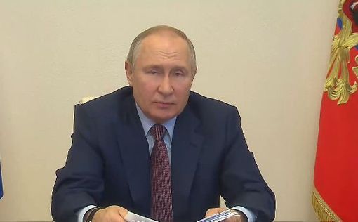 Путин потребовал "оперативно выявлять предателей и шпионов"