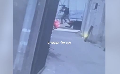 Видео: спецназ приехал к террористам в фургоне