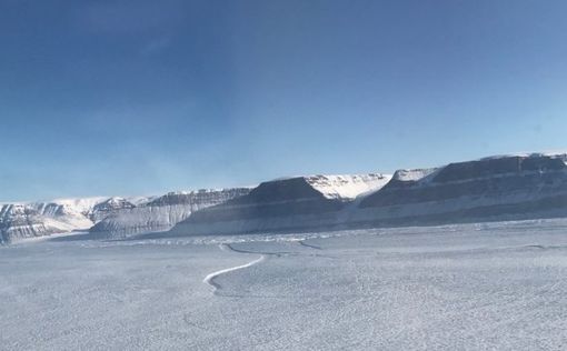 NASA показало огромную трещину в ледниках Гренландии