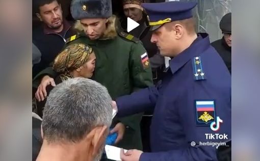 Матери  вручили медаль убитого на "СВО" сына, поздравили и попросили расписаться