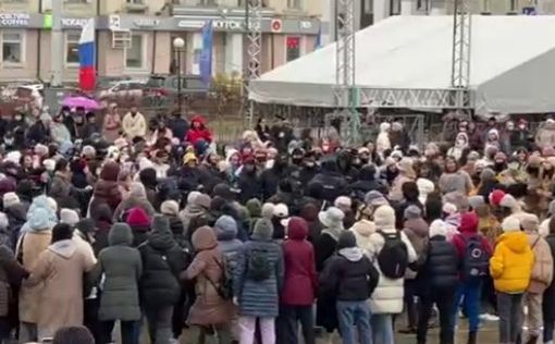 Антивоенные протесты: якутские женщины водили хороводы вокруг полиции