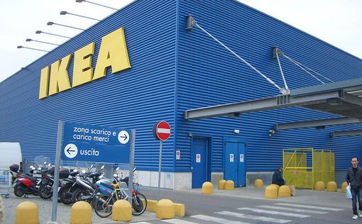 В Британии Ikea украсили фотографией "мальчика Гитлера"